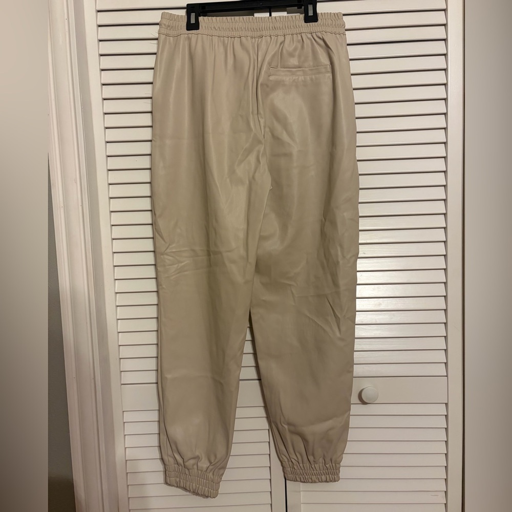 Zara Men's Beige Jogger Pants - Picture 2 of 3